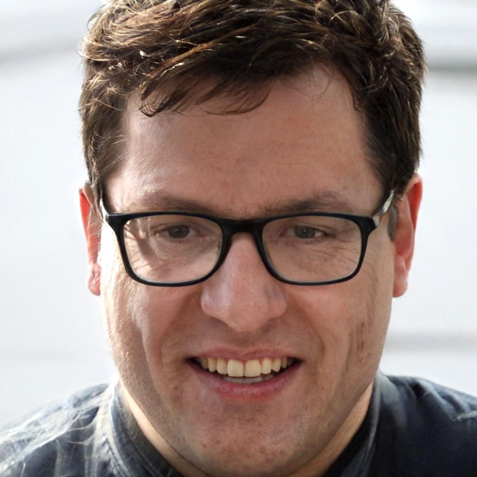Portrait d'Antoine Dubois, consultant financier